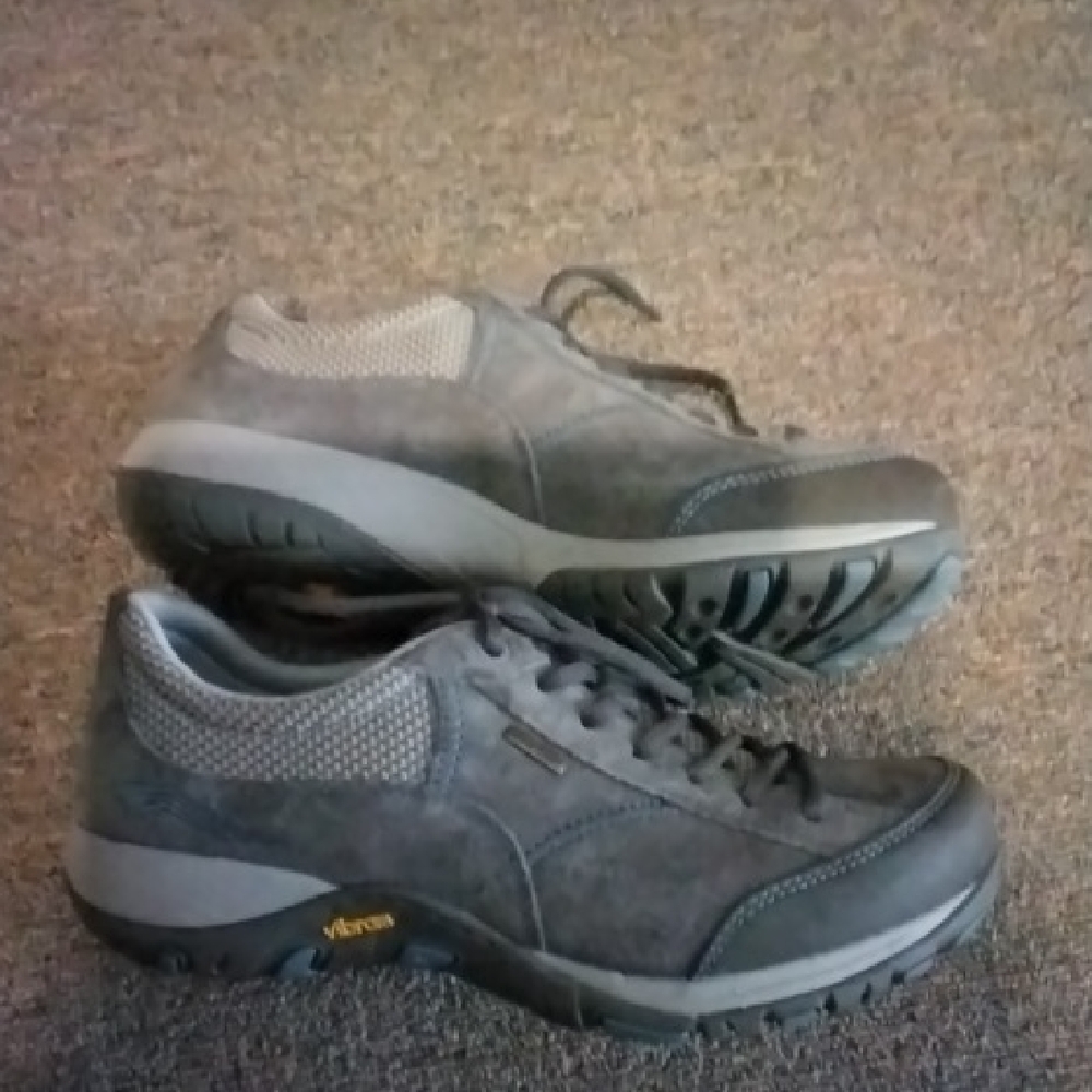Vibram/Dansko Women's Gray Sneakers